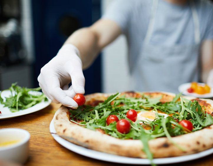 preparazione della pizza